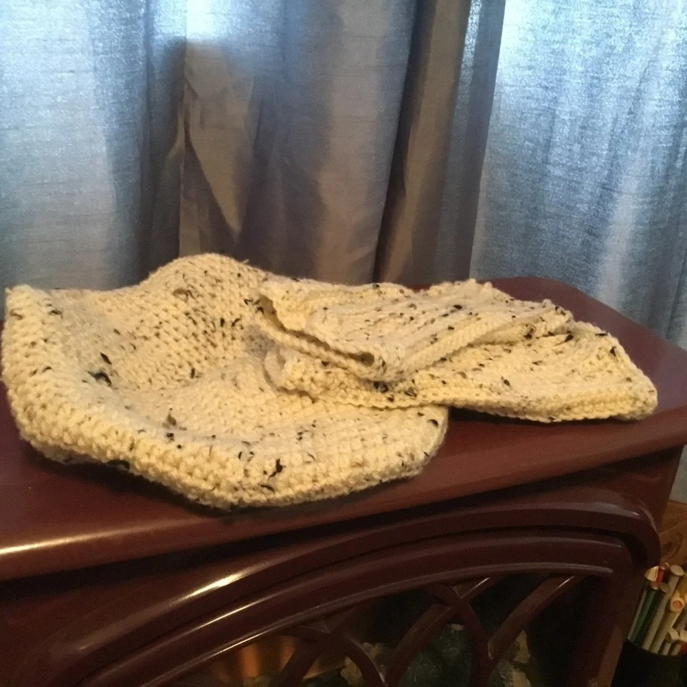 inspired Scottish style crocheted Tam and fingerless gloves made by me - Picture 6 of 9